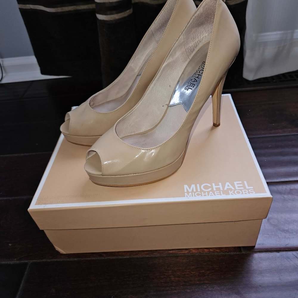 Michael Kors Peekaboo Pumps